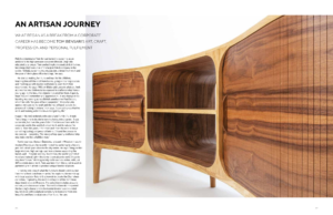 Rzeźbiarska drewniana komoda autorstwa Tom Bensari z giętymi formami i frontami z naturalnego forniru, prezentowana w artykule magazynu Furniture & Cabinetmaking o twórczości i drodze zawodowej rzemieślnika.