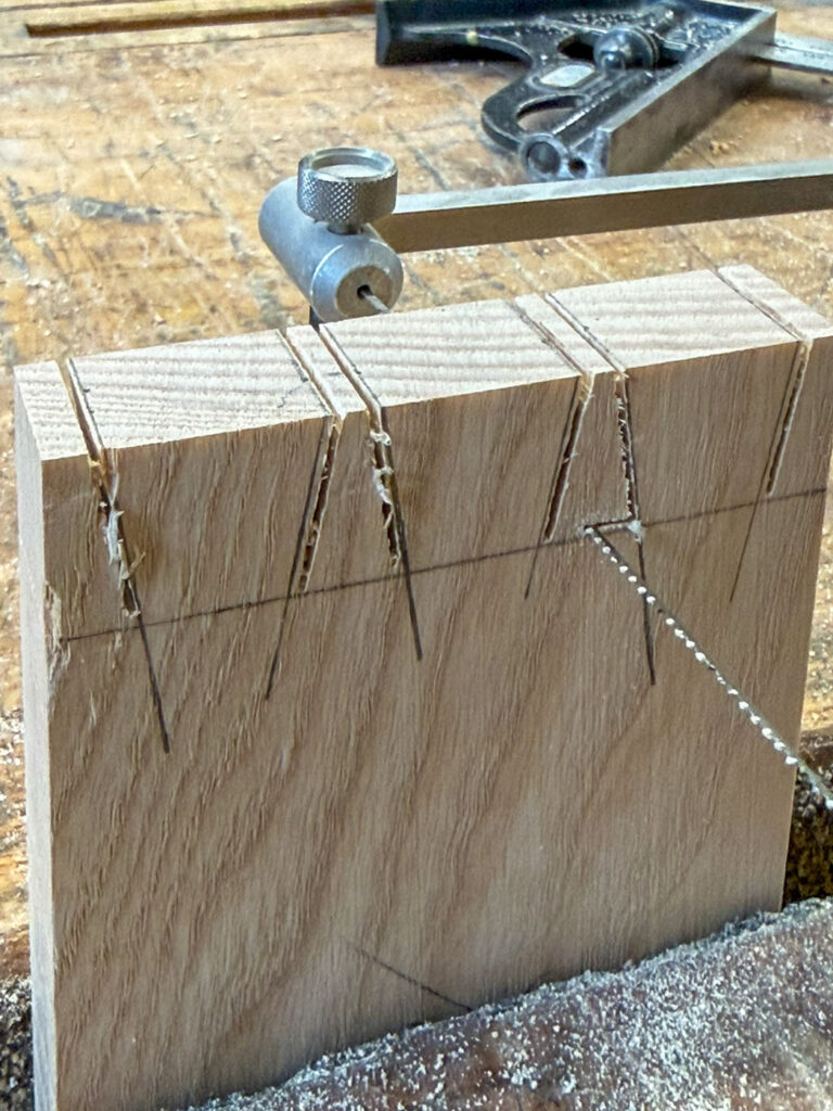 piła włosowa wycinanie wczepów drewno