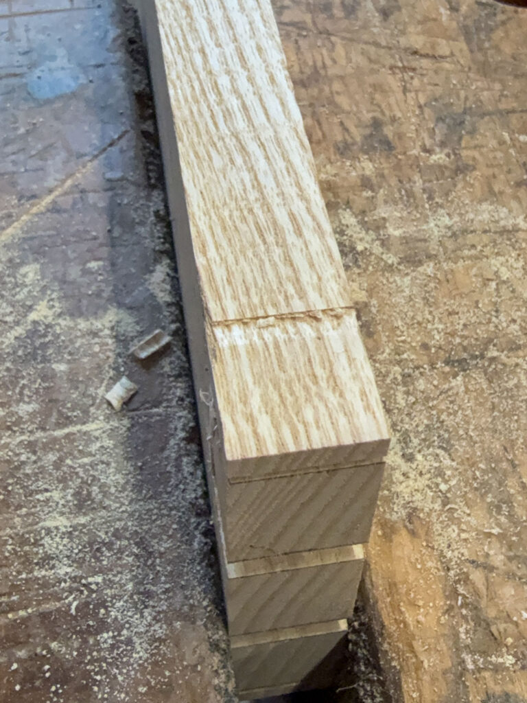 rowek dłutem linia trasowania wczepy drewno