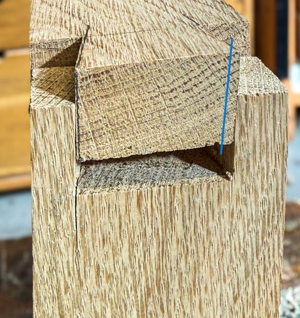 pęknięte drewno źle dopasowany wczep jaskółczy ogon